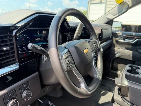 Used 2023 Chevrolet Silverado 1500 LT AWD/4WD image 17