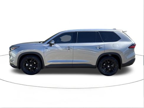 Used 2025 Toyota Grand Highlander FWD image 6