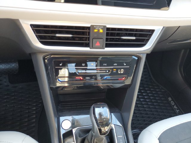 Certified 2025 Volkswagen Taos SE w/ Panoramic Sunroof Package FWD image 27