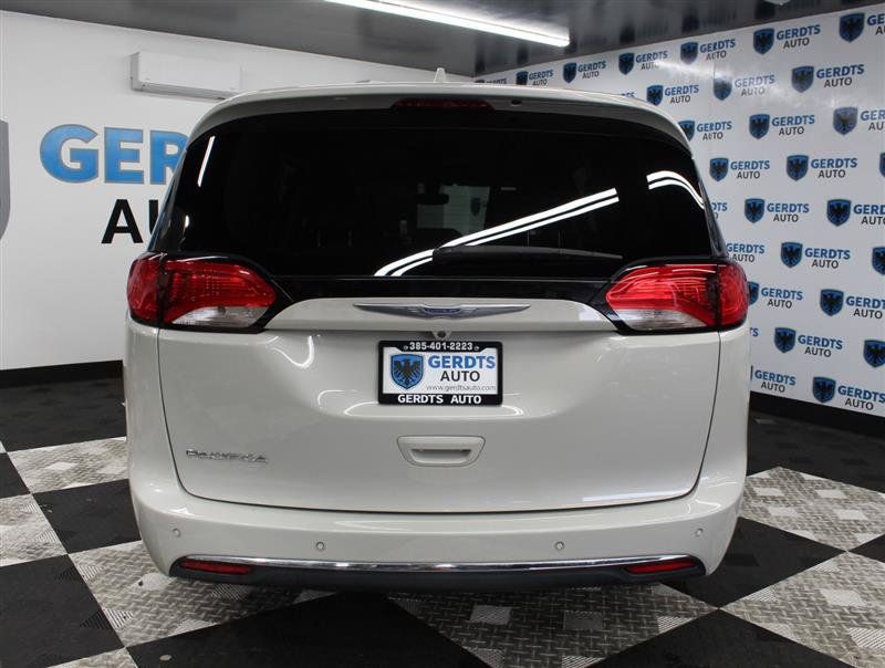 Used 2019 Chrysler Pacifica Touring Plus w/ Tire & Wheel Group FWD image 3