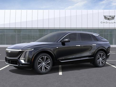 New 2026 Cadillac Lyriq Luxury AWD/4WD image 2