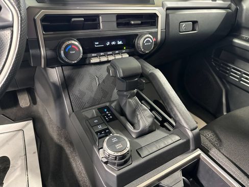 Used 2025 Toyota 4Runner SR5 AWD/4WD image 26