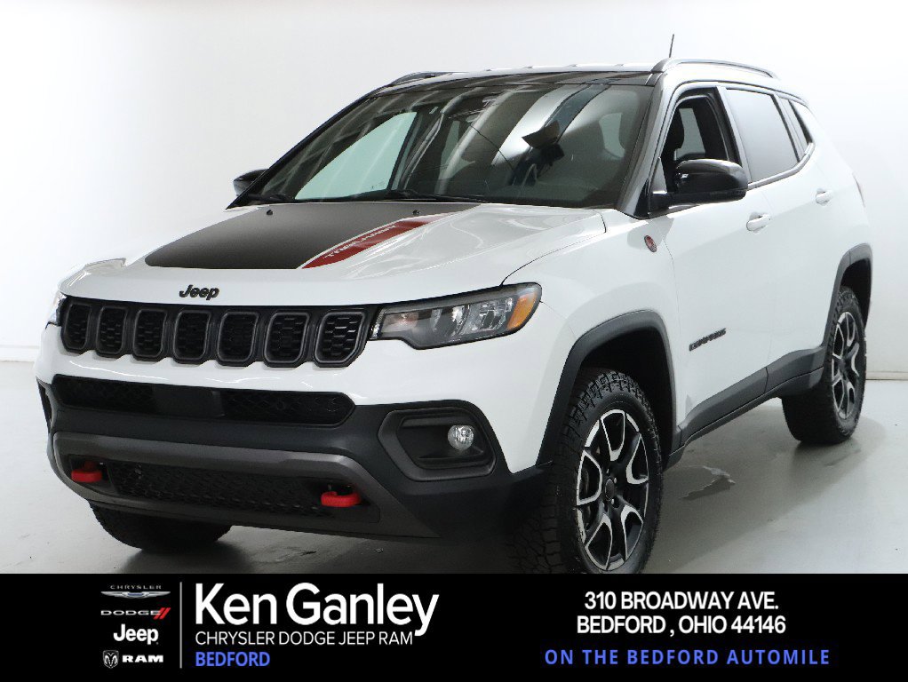 Used 2025 Jeep Compass Trailhawk AWD/4WD image 1