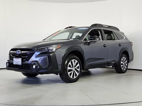 Used 2025 Subaru Outback Premium AWD/4WD image 3