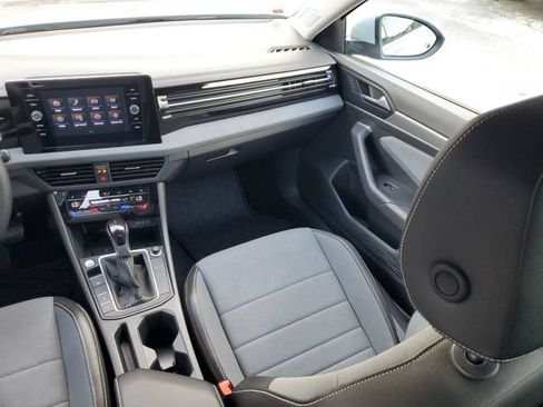 Certified 2025 Volkswagen Jetta SE FWD image 8