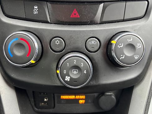 Used 2019 Chevrolet Trax LT w/ LT Convenience Package AWD/4WD image 36