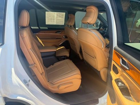 Used 2023 Jeep Grand Cherokee L Summit AWD/4WD image 11