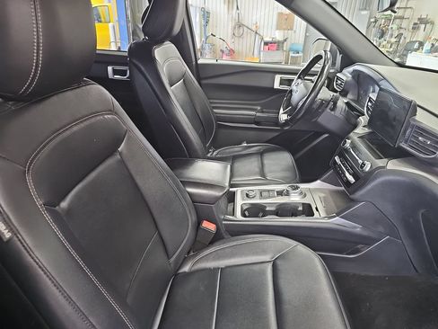 Certified 2020 Ford Explorer XLT w/ Equipment Group 202A AWD/4WD image 10