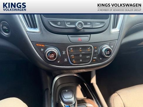 Used 2020 Chevrolet Malibu Premier FWD image 26