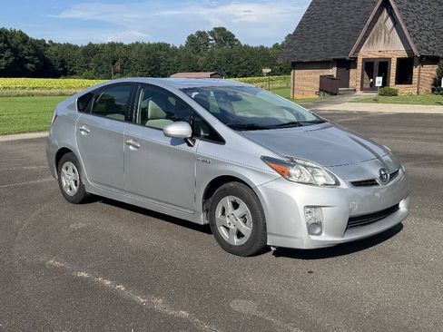 Used 2010 Toyota Prius FWD image 2