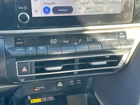 Used 2025 Toyota Camry LE image 18