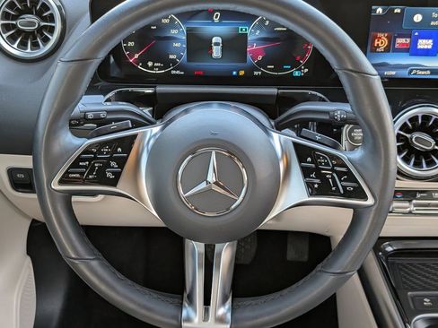 Used 2025 Mercedes-Benz GLA 250 4MATIC image 12