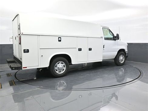 Used 2024 Ford E-350 and Econoline 350 Super Duty w/ Power Windows & Locks Group image 7