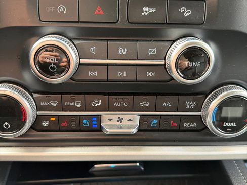 Used 2024 Ford Expedition Max XLT image 24