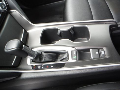 Used 2018 Honda Accord Sport image 16