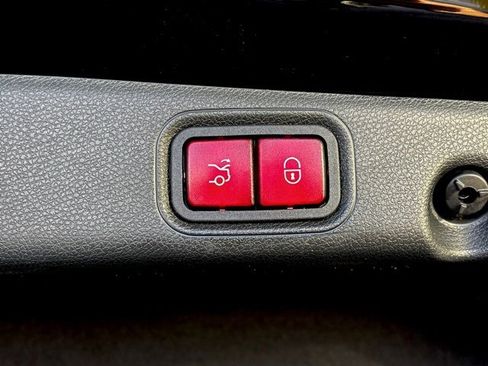 Used 2017 Mercedes-Benz E 300 E 300 image 34