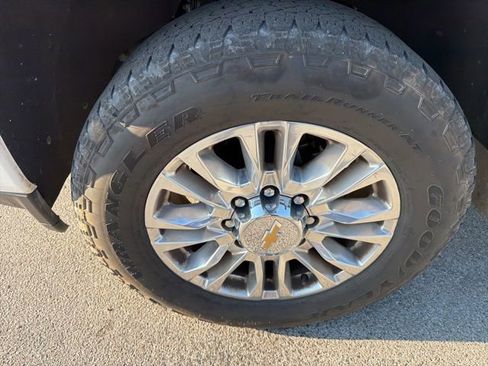 Used 2023 Chevrolet Silverado 2500 High Country image 11