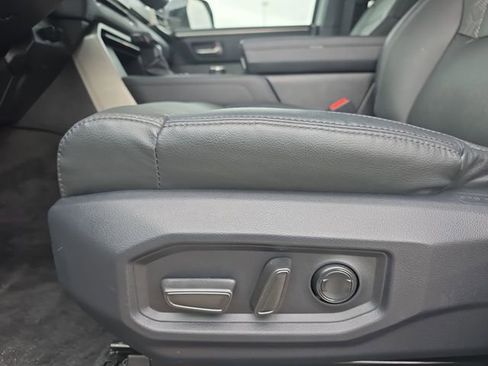 Used 2025 Toyota Tundra Limited image 27