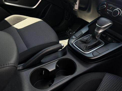 Used 2025 Kia Soul LX w/ LX Technology Package FWD image 39