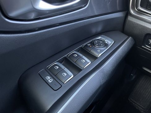 Used 2025 Kia Sorento S image 11