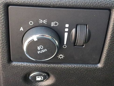 Used 2021 Jeep Grand Cherokee Limited RWD image 25