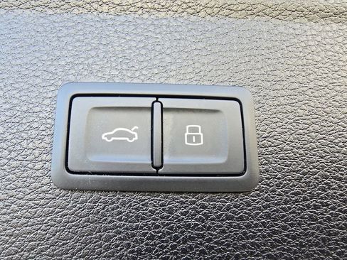 Used 2021 Audi Q5 e Prestige w/ Prestige Package image 20