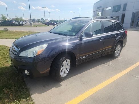 Used 2013 Subaru Outback 2.5i Premium w/ All-Weather Pkg AWD/4WD image 18
