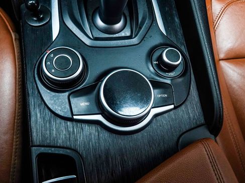 Used 2019 Alfa Romeo Giulia RWD image 18