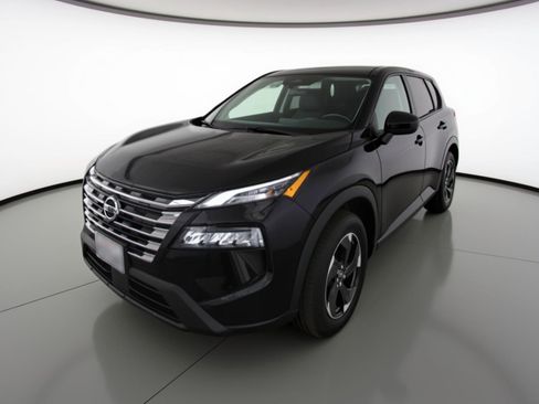 Used 2025 Nissan Rogue SV image 3