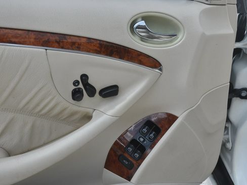 Used 2006 Mercedes-Benz CLK 350 Coupe image 27