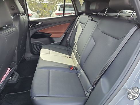 Certified 2022 Volkswagen ID.4 Pro S w/ Gradient Package image 15