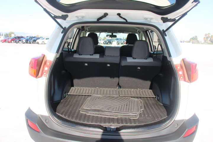 Used 2015 Toyota RAV4 LE FWD image 15