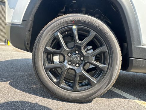 New 2026 Jeep Compass Latitude image 18