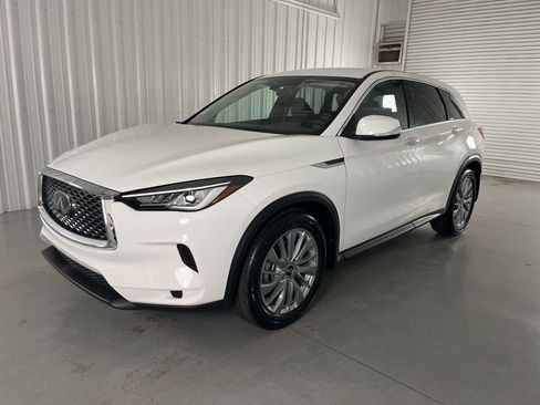 New 2025 INFINITI QX50 Pure image 3