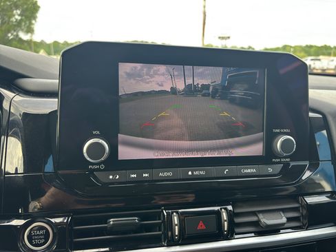 Used 2024 Nissan Pathfinder SV image 32