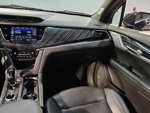 Used 2024 Cadillac XT6 Premium Luxury image 11
