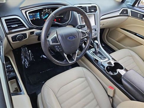 Used 2016 Ford Fusion SE w/ Equipment Group 202A FWD image 10