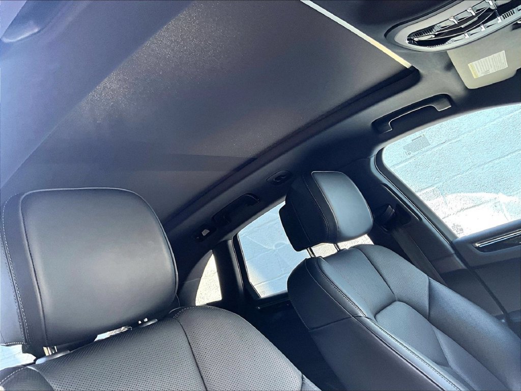 Certified 2026 Porsche Macan AWD/4WD image 27