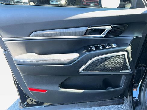 Used 2023 Kia Telluride EX w/ EX Captain's Chair Package image 11