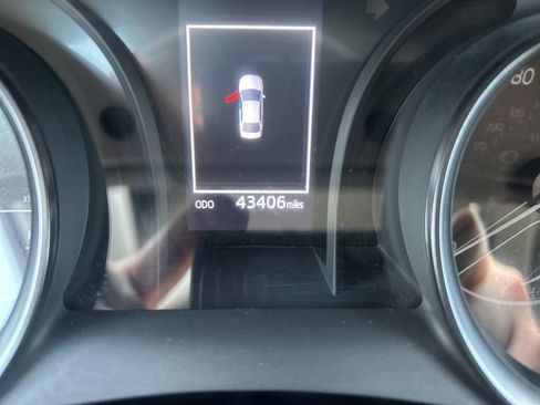Used 2024 Toyota Camry SE FWD image 2