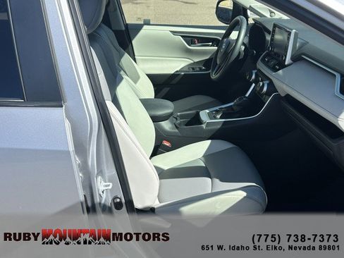 Used 2021 Toyota RAV4 XLE Premium image 26