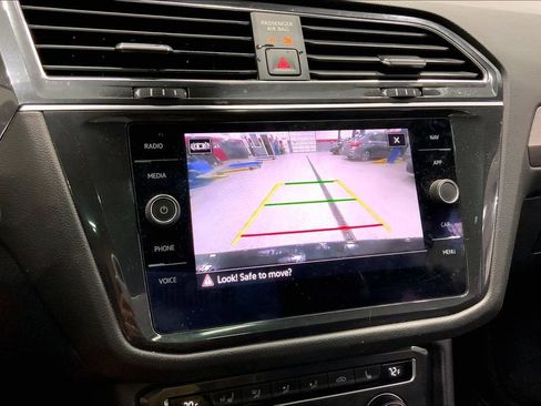 Used 2021 Volkswagen Tiguan SEL AWD/4WD image 11