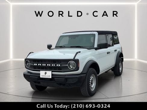 Used 2025 Ford Bronco 4-Door AWD/4WD image 3