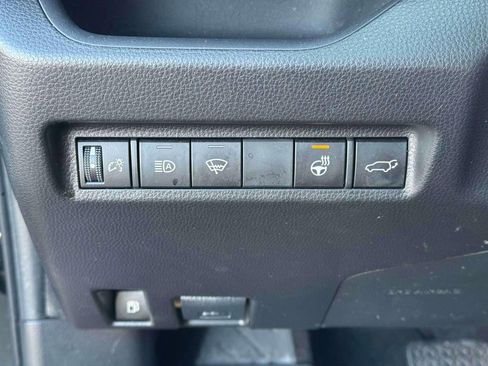 Used 2022 Toyota RAV4 SE image 19