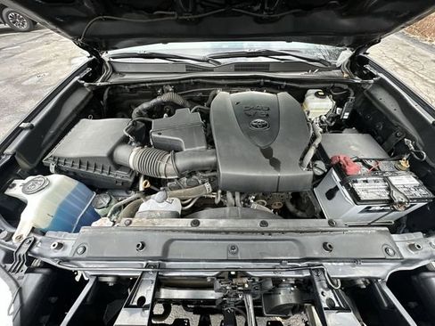 Certified 2021 Toyota Tacoma TRD Off-Road image 18