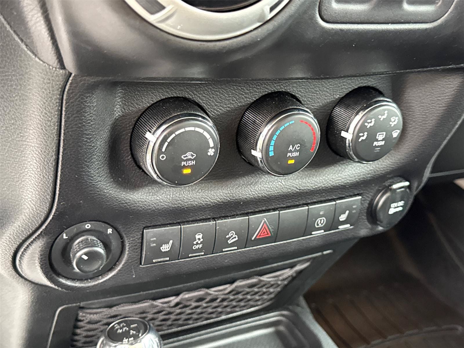 Used 2017 Jeep Wrangler Rubicon AWD/4WD image 25