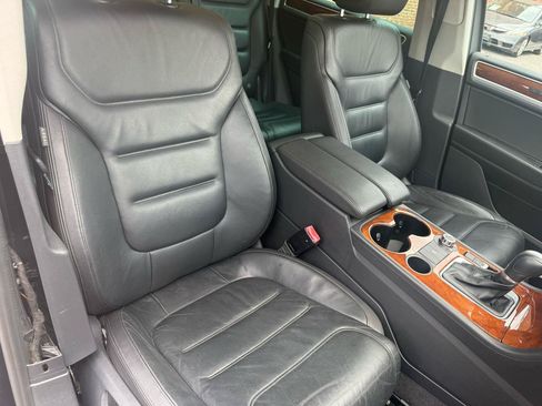 Used 2014 Volkswagen Touareg TDI AWD/4WD image 9