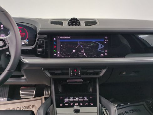 Certified 2025 Porsche Cayenne AWD/4WD image 16