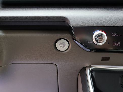 New 2026 Kia Carnival EX FWD image 31