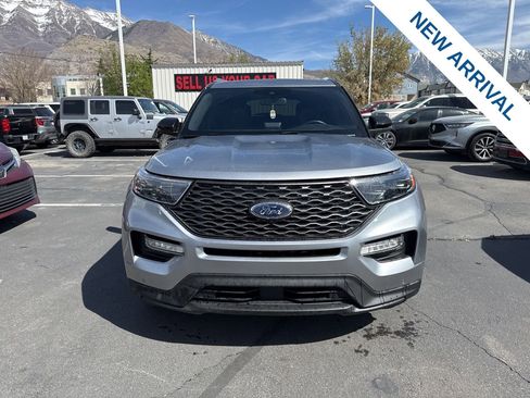 Used 2020 Ford Explorer Platinum w/ Premium Technology Package image 2